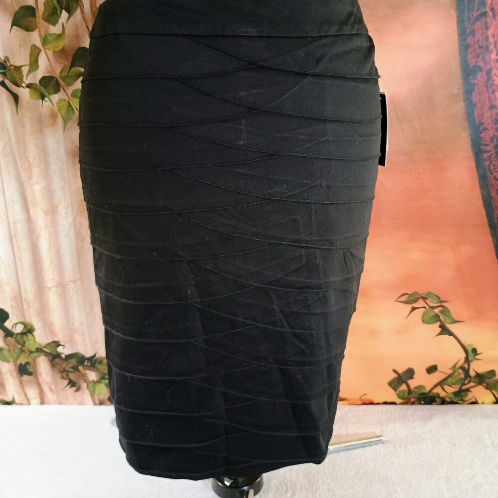 NWT Larry Levine Sz 10 Black Sport Stretch Tiered Ruffle Front Pencil Skirt